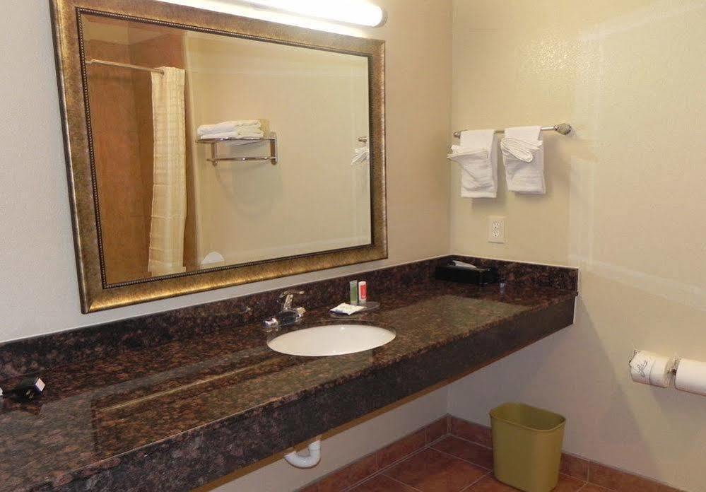 Motel And 4*